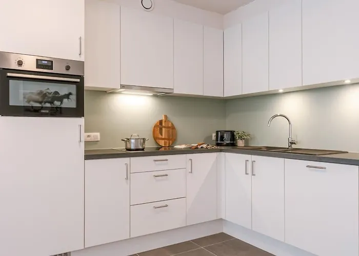 Huswell - Modern For Up To Five People