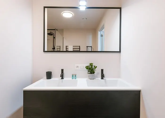 Huswell - Modern For Up To Five People *